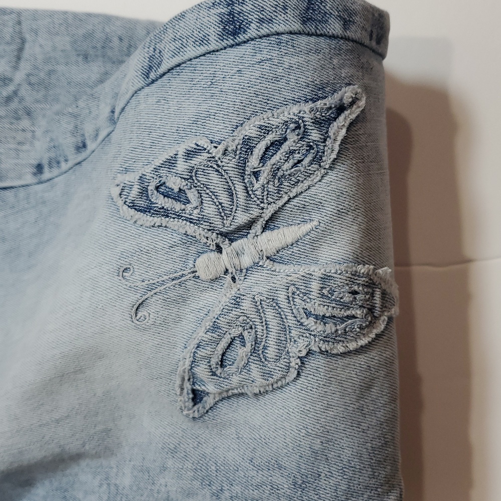 Girls Size 10 High Rise Jeans Butterfly Embroidered Light Blue Jeans Snap Front - Picture 6 of 12